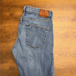 Abercrombie & Fitch Men’s Blue Straight Jeans with Brown Leather Patch
